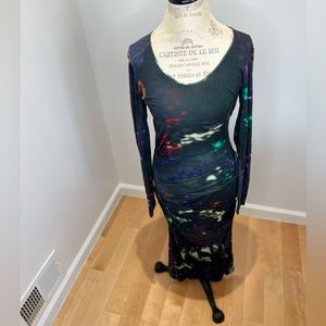 This maxi dress boasts a graceful design with long-sleeve folds around the waist